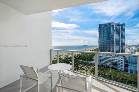 Condo in Miami Beach, Florida, 2 bedrooms  № 1172579 - photo 11