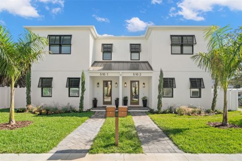 Townhouse in Tampa, Florida 5 bedrooms, 279.73 sq.m. № 1335153 - photo 2