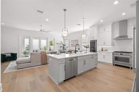 Adosado en venta en Tampa, Florida, 5 dormitorios, 279.73 m2 № 1335153 - foto 5