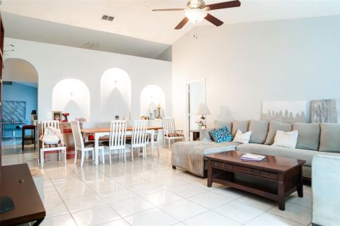 Villa ou maison à vendre à Kissimmee, Floride: 4 chambres, 196.02 m2 № 1335114 - photo 6