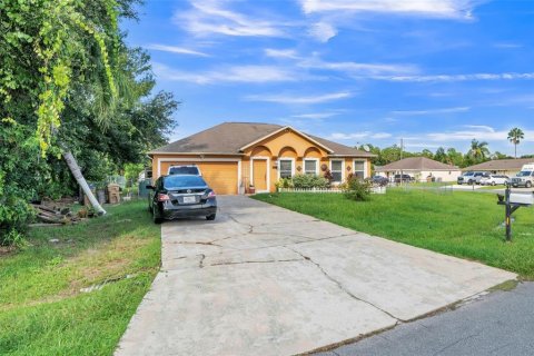 House in Kissimmee, Florida 4 bedrooms, 196.02 sq.m. № 1335114 - photo 2