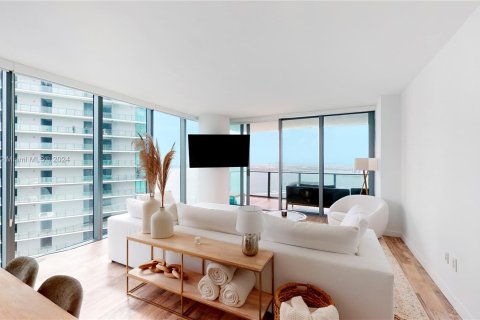 Condominio en venta en Miami, Florida, 1 dormitorio, 83.43 m2 № 1177667 - foto 1