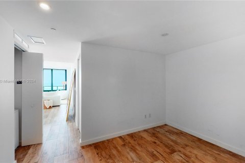 Condominio en venta en Miami, Florida, 1 dormitorio, 83.43 m2 № 1177667 - foto 7