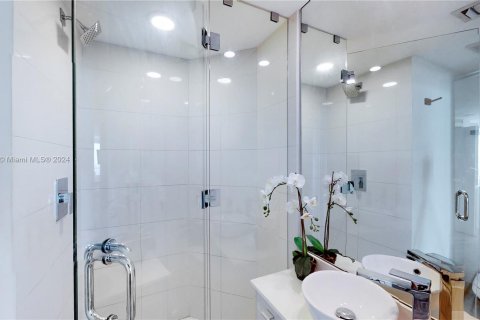 Condominio en venta en Miami, Florida, 1 dormitorio, 83.43 m2 № 1177667 - foto 10