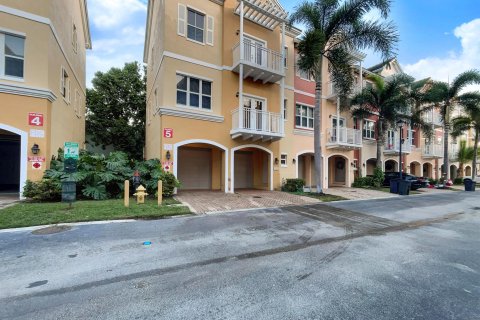 Townhouse in Lighthouse Point, Florida 2 bedrooms, 132.85 sq.m. № 913801 - photo 25