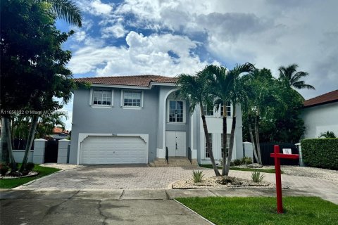 Villa ou maison à louer à Miami, Floride: 5 chambres, 213.77 m2 № 1357076 - photo 1