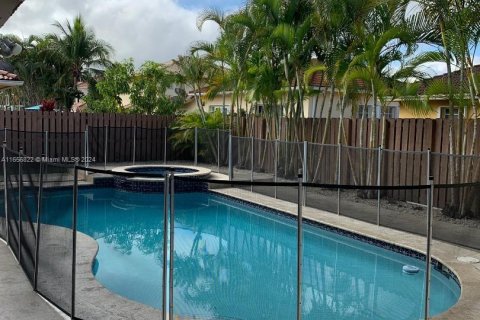 House in Miami, Florida 5 bedrooms, 213.77 sq.m. № 1357076 - photo 19