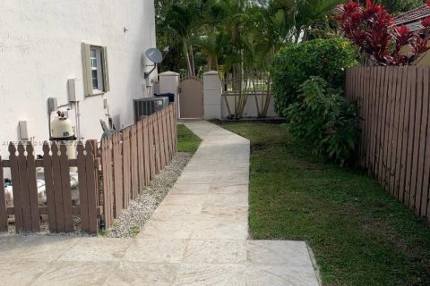 Casa en alquiler en Miami, Florida, 5 dormitorios, 213.77 m2 № 1357076 - foto 22