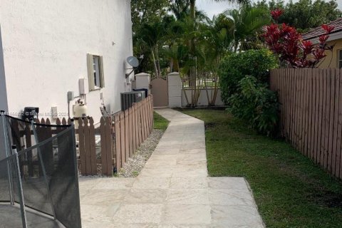 Villa ou maison à louer à Miami, Floride: 5 chambres, 213.77 m2 № 1357076 - photo 21