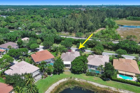 Villa ou maison à vendre à West Palm Beach, Floride: 4 chambres, 304.16 m2 № 1133028 - photo 2