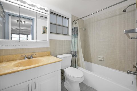 Condo in Hollywood, Florida, 1 bedroom  № 1271415 - photo 22