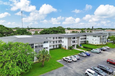 Condo in Hollywood, Florida, 1 bedroom  № 1271415 - photo 7