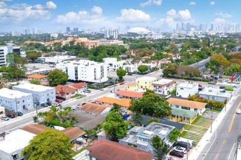 Immobilier commercial à vendre à Miami, Floride: 171.68 m2 № 1310571 - photo 2