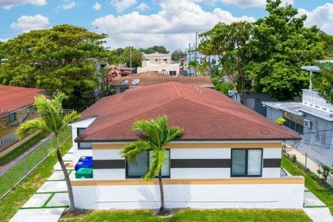 Immobilier commercial à vendre à Miami, Floride: 171.68 m2 № 1310571 - photo 1