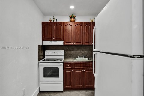 Condominio en venta en Hialeah, Florida, 1 dormitorio, 62.99 m2 № 782060 - foto 23