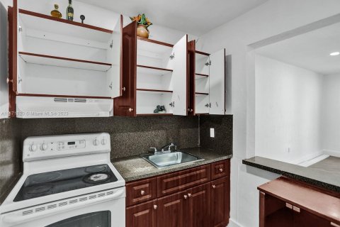Condominio en venta en Hialeah, Florida, 1 dormitorio, 62.99 m2 № 782060 - foto 25