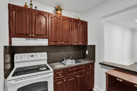 Condominio en venta en Hialeah, Florida, 1 dormitorio, 62.99 m2 № 782060 - foto 2