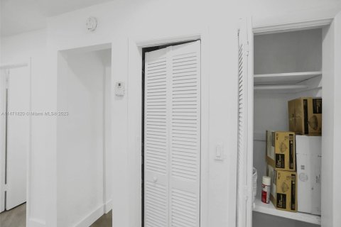 Condominio en venta en Hialeah, Florida, 1 dormitorio, 62.99 m2 № 782060 - foto 30