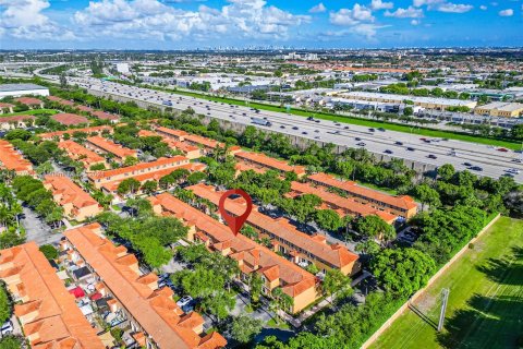 Adosado en venta en Miami Lakes, Florida, 3 dormitorios, 134.71 m2 № 1281280 - foto 5