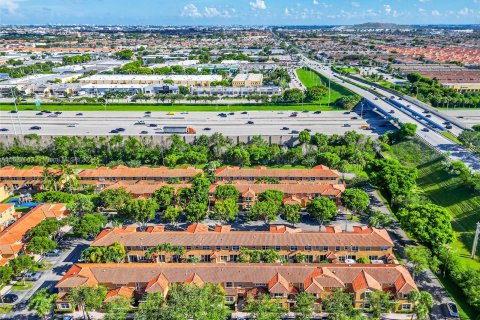 Touwnhouse à vendre à Miami Lakes, Floride: 3 chambres, 134.71 m2 № 1281280 - photo 9