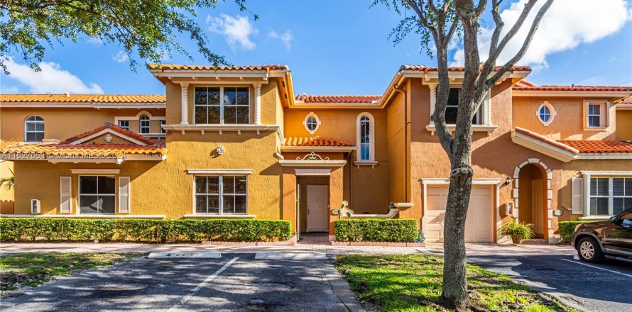 Adosado en Miami Lakes, Florida 3 dormitorios, 134.71 m2 № 1281280