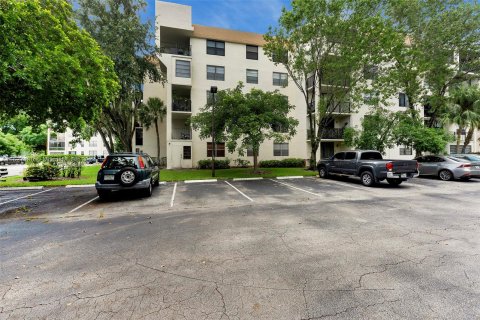 Condo in Tamarac, Florida, 2 bedrooms  № 1281324 - photo 3