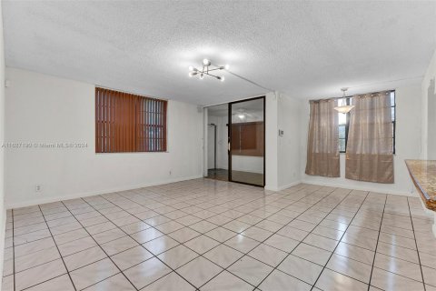 Copropriété à vendre à Tamarac, Floride: 2 chambres, 95.69 m2 № 1281324 - photo 21