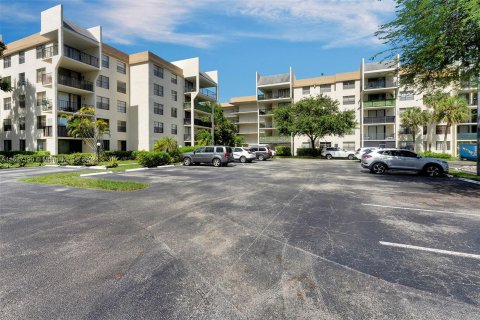 Copropriété à vendre à Tamarac, Floride: 2 chambres, 95.69 m2 № 1281324 - photo 2