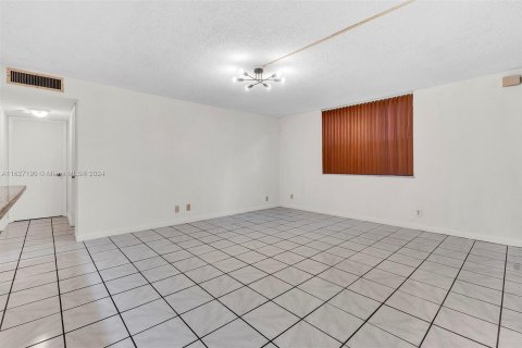 Copropriété à vendre à Tamarac, Floride: 2 chambres, 95.69 m2 № 1281324 - photo 23