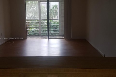 Condo in North Lauderdale, Florida, 1 bedroom  № 1332311 - photo 5