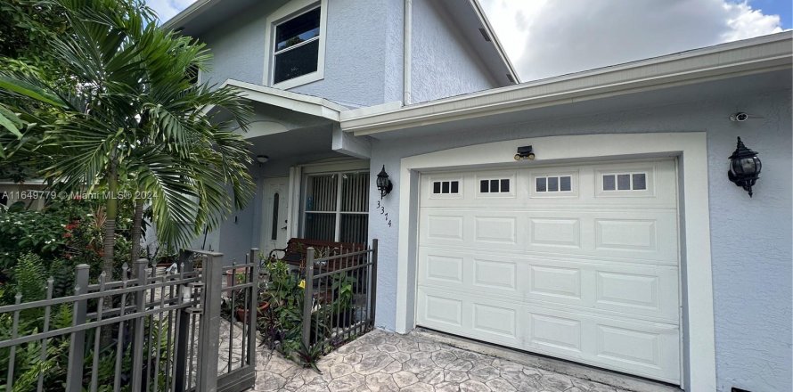 Casa en Fort Lauderdale, Florida 4 dormitorios, 259.75 m2 № 1332758