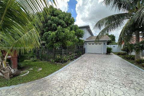 Casa en venta en Fort Lauderdale, Florida, 4 dormitorios, 259.75 m2 № 1332758 - foto 4