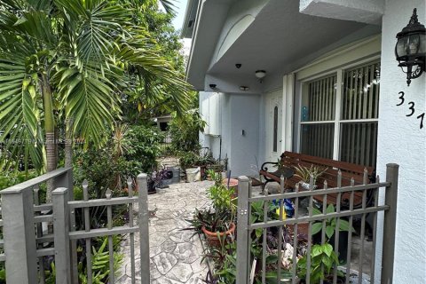 House in Fort Lauderdale, Florida 4 bedrooms, 259.75 sq.m. № 1332758 - photo 2