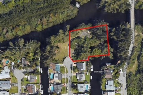 Купить земельный участок в Дания-Бич, Флорида № 1127319 - фото 1