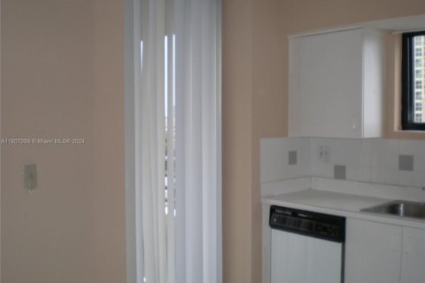 Condo in Aventura, Florida, 2 bedrooms  № 1228136 - photo 9