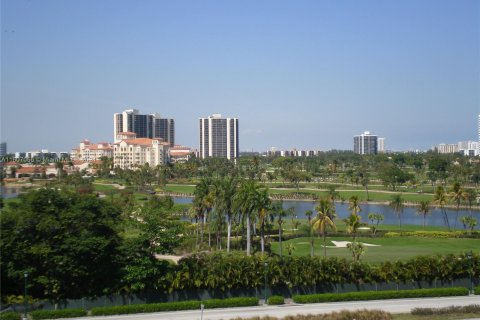 Condo in Aventura, Florida, 2 bedrooms  № 1228136 - photo 1