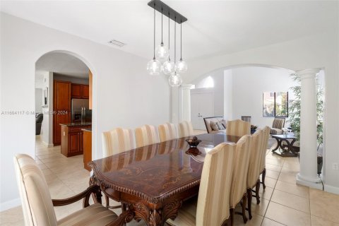 Villa ou maison à vendre à Cutler Bay, Floride: 5 chambres, 366.5 m2 № 1228173 - photo 11