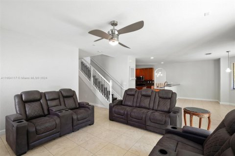 House in Cutler Bay, Florida 5 bedrooms, 366.5 sq.m. № 1228173 - photo 14