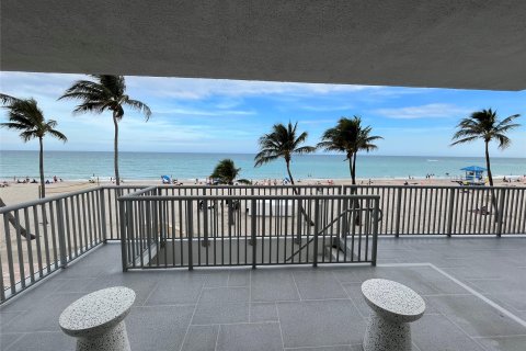 Copropriété à vendre à Hollywood, Floride: 2 chambres, 92.9 m2 № 952281 - photo 24