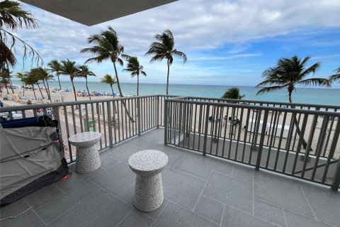 Copropriété à vendre à Hollywood, Floride: 2 chambres, 92.9 m2 № 952281 - photo 12