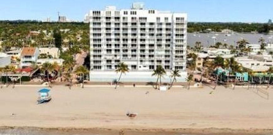 Condominio en Hollywood, Florida, 2 dormitorios  № 952281