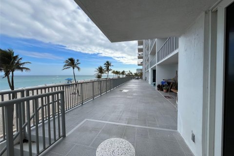 Copropriété à vendre à Hollywood, Floride: 2 chambres, 92.9 m2 № 952281 - photo 10