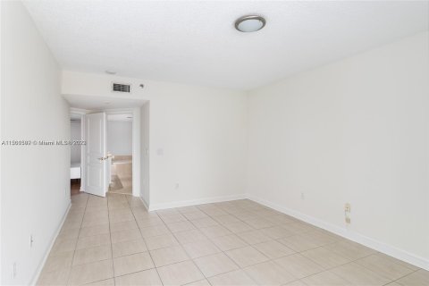 Copropriété à vendre à Surfside, Floride: 2 chambres, 158.86 m2 № 911546 - photo 12