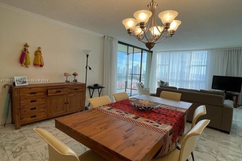 Condo in Aventura, Florida, 2 bedrooms  № 1389619 - photo 10