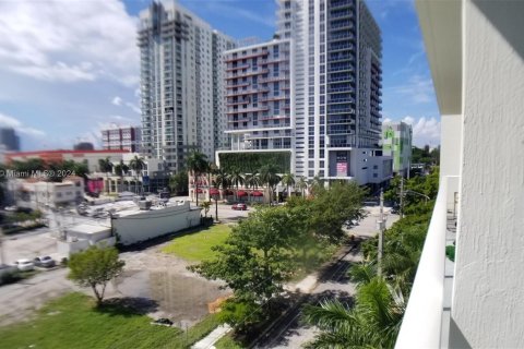 Condo in Miami, Florida, 1 bedroom  № 1389620 - photo 15