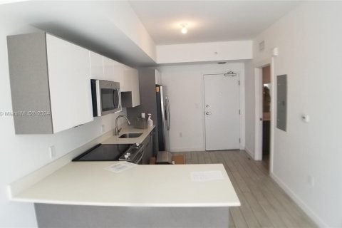 Condo in Miami, Florida, 1 bedroom  № 1389620 - photo 5