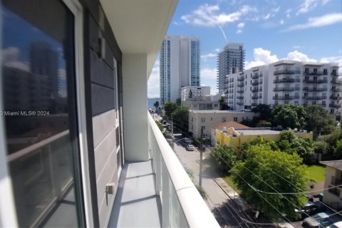 Condo in Miami, Florida, 1 bedroom  № 1389620 - photo 12