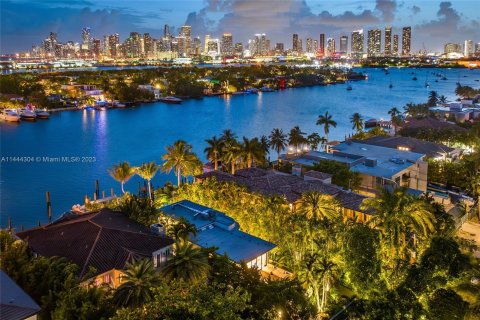 Villa ou maison à vendre à Miami Beach, Floride: 4 chambres, 337.14 m2 № 694297 - photo 3