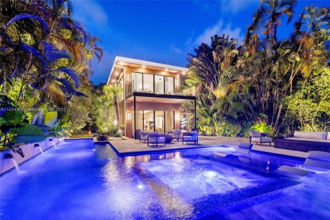 Villa ou maison à vendre à Miami Beach, Floride: 4 chambres, 337.14 m2 № 694297 - photo 2