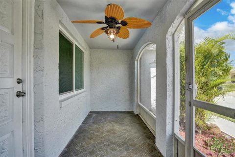 Casa en venta en Port Richey, Florida, 2 dormitorios, 127.28 m2 № 1266248 - foto 4